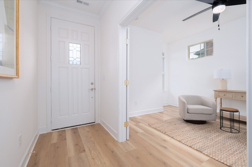 *Property does NOT come furnished - 116 Nickolas Cir