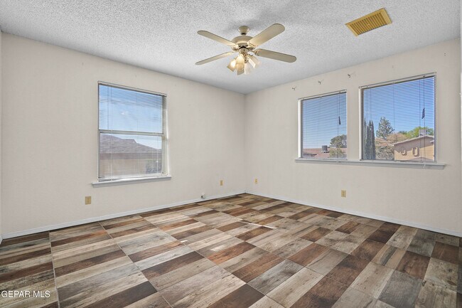 Building Photo - 624 Skydale Dr