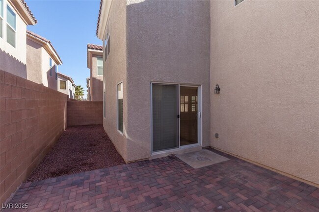 Building Photo - 656 Port Talbot Ave