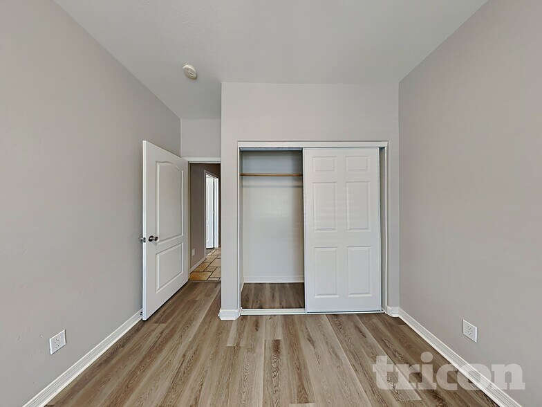 Building Photo - 504 W Beautiful Ln