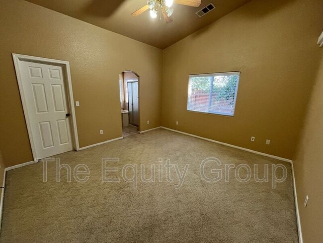 Building Photo - 1672 W Julieanne Ave