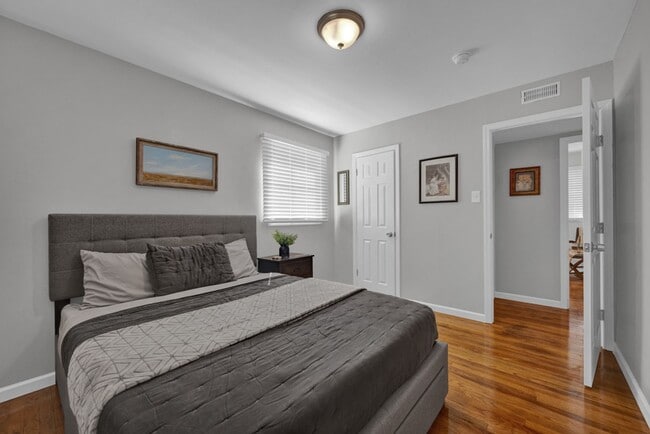 Building Photo - Fully furnished 3/1 AND all bills paid
