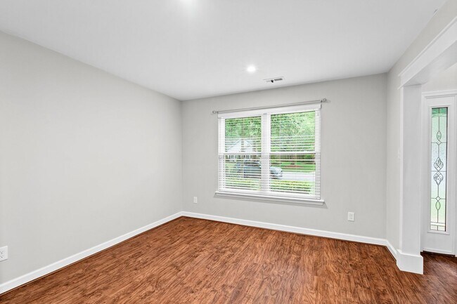Building Photo - 4BR/2.5BA Home in Hickory School District ...