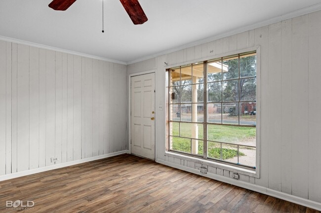 Building Photo - 1136 N Southland Park Dr