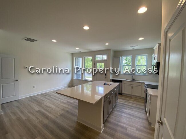 Building Photo - 130 Channel Drop Dr
