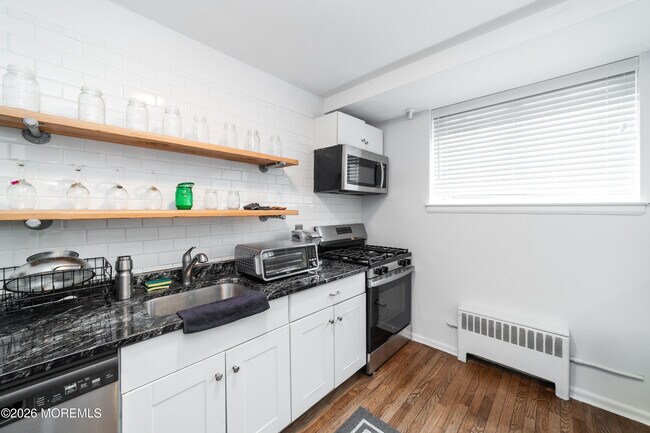 Building Photo - 293 Spring St