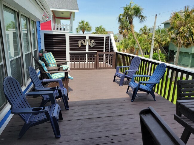 Building Photo - 13711 Pirates Beach Blvd