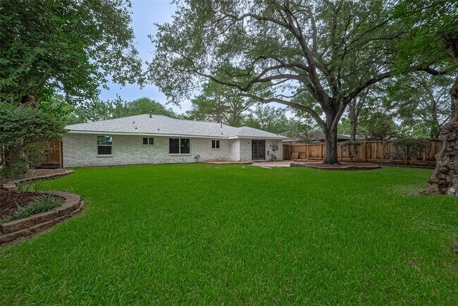 Building Photo - 11431 Landsdowne Dr