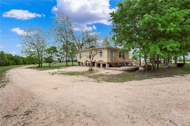 Building Photo - 2201 Cr 320
