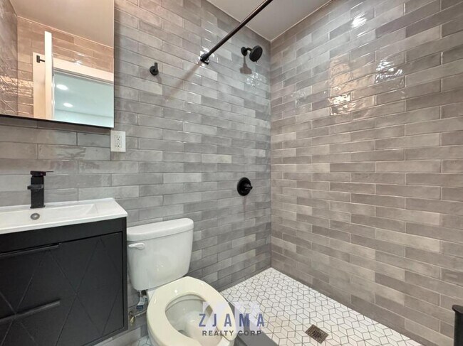 Building Photo - 3 bedroom in BROOKLYN NY 11232