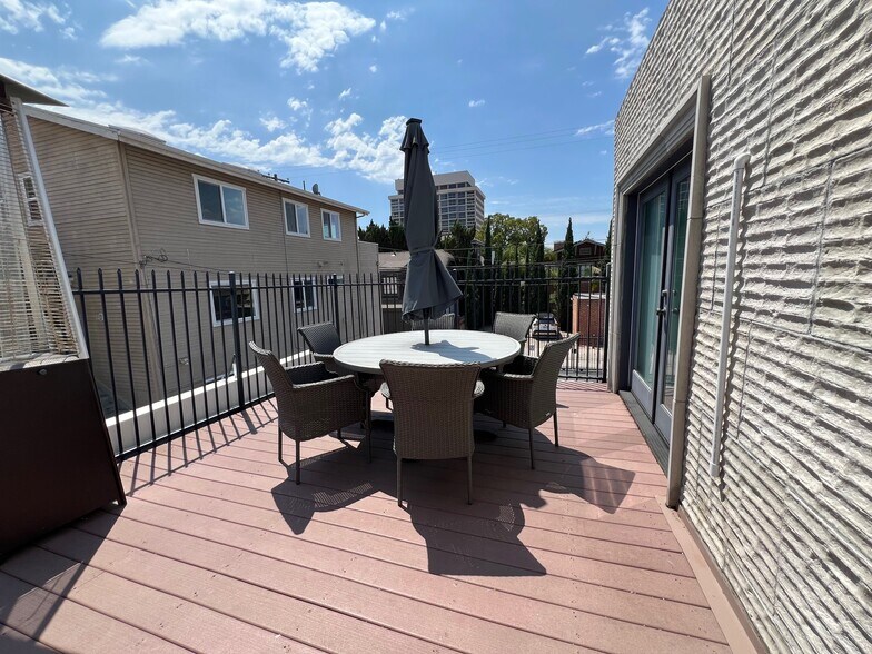 Building Photo - 3572 4th Ave