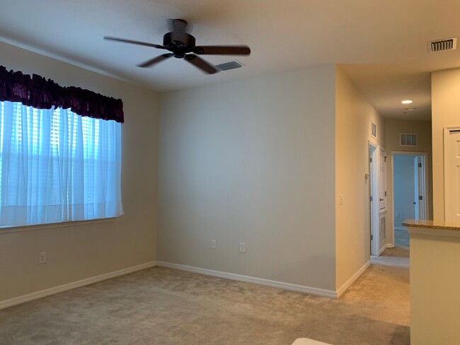 Building Photo - Annual 2 bed/2 bath condo available for No...