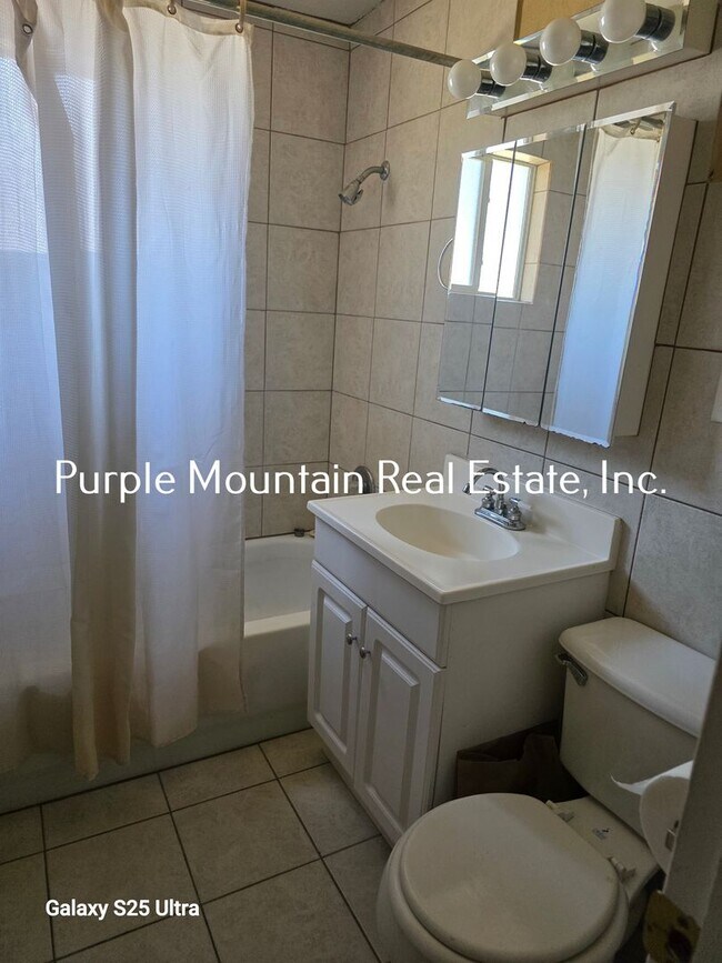 Building Photo - 1429 Walden Dr