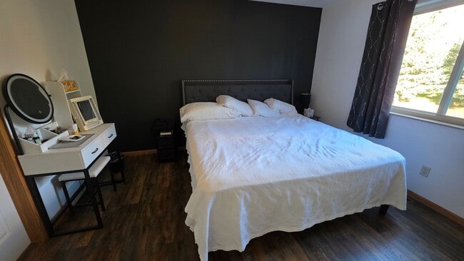 Building Photo - Furnished 2 Bedroom Home by I-94 & Hwy 83