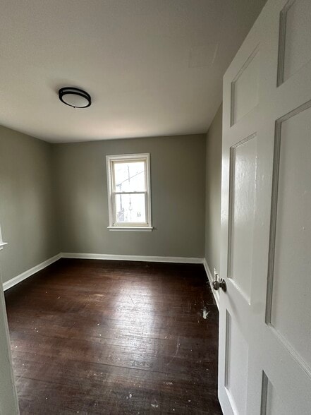 Building Photo - 2018 Raven Dr