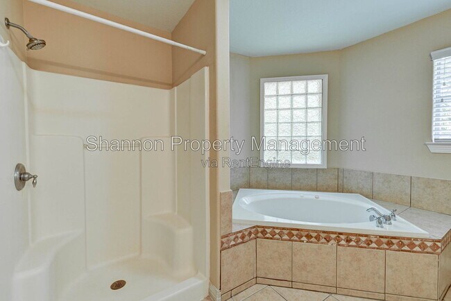 Building Photo - 2919 Crest Park Dr