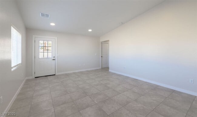 Building Photo - 1711 Sycamore Ave