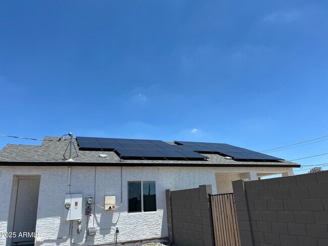 Building Photo - 545 W Ocotillo St