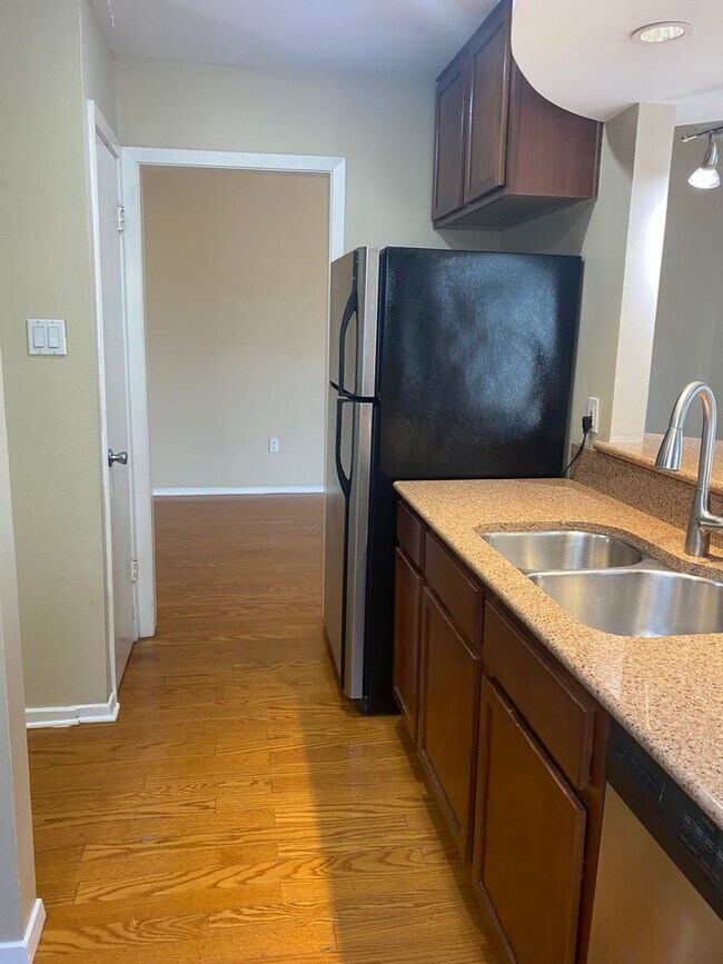 Building Photo - K206 - Treehouse #221