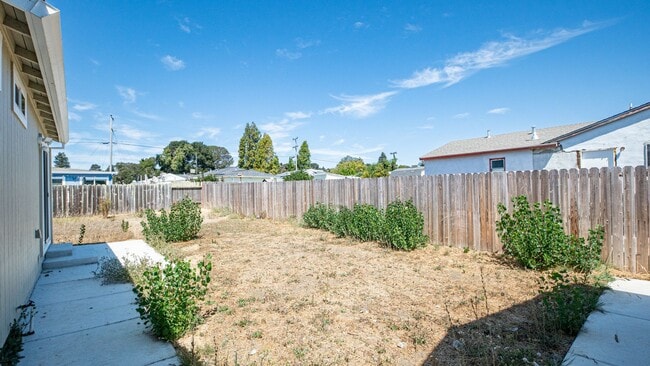 Building Photo - For Rent: Beautifully Updated 3-Bedroom Ho...