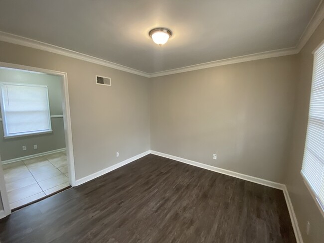 Building Photo - 1064 E Shelby Dr Memphis, TN 38116