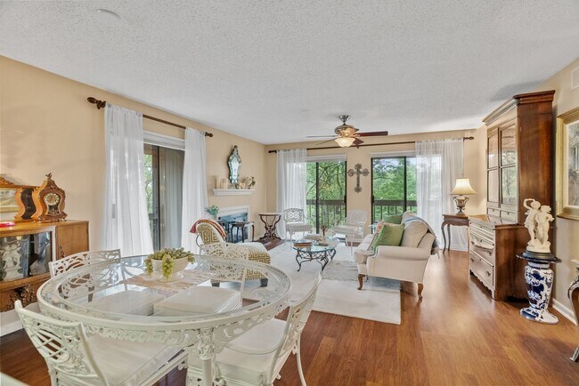 Building Photo - 2 Bedroom 2 Bath in Ideal Location