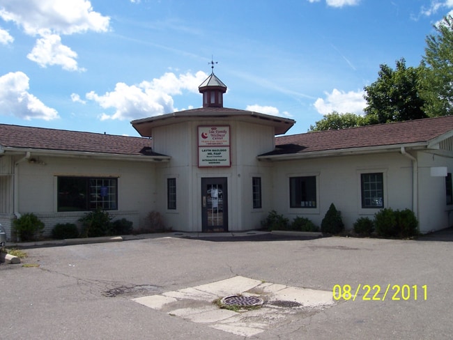 Building Photo - 3164 Lewis Ave