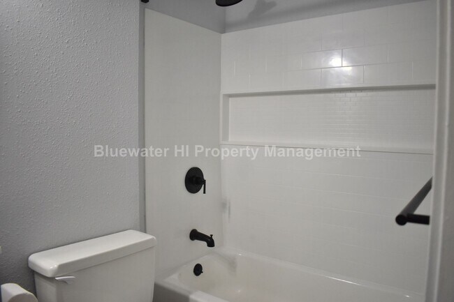 Building Photo - Upgraded 2/1/1 Hale Anaole Apts (Kaneohe) w/ utl. incl.