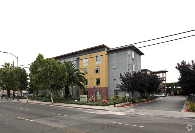 Building Photo - Markham Plaza I & II