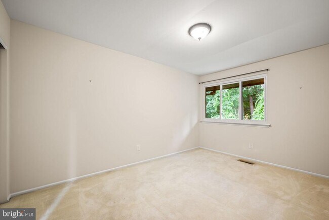 Building Photo - 404 Worthington Dr