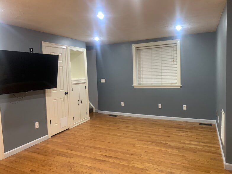 Living room - 396 Washington St