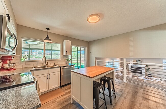 Building Photo - 3158 Breckenridge Dr W