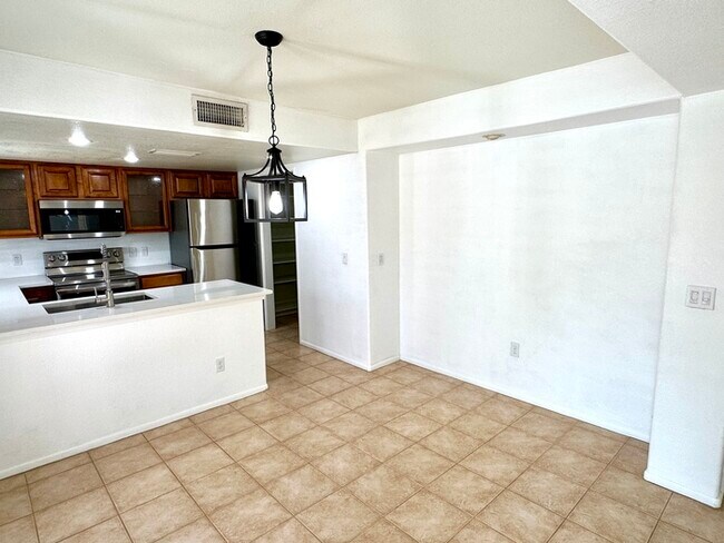 Building Photo - Welcome to this charming 2-bedroom, 2-bath condo in a gated Ventana Condominiums