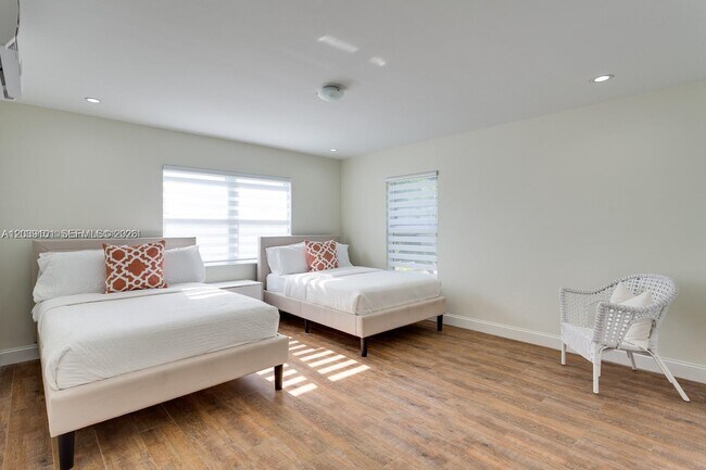 Building Photo - 6260 SW 58th Pl