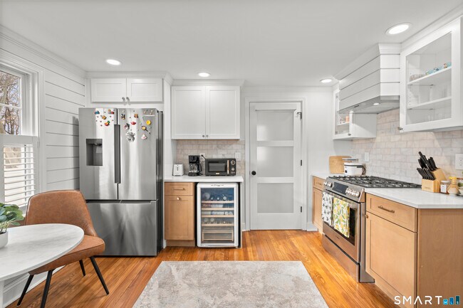 Building Photo - 180 Ruane St