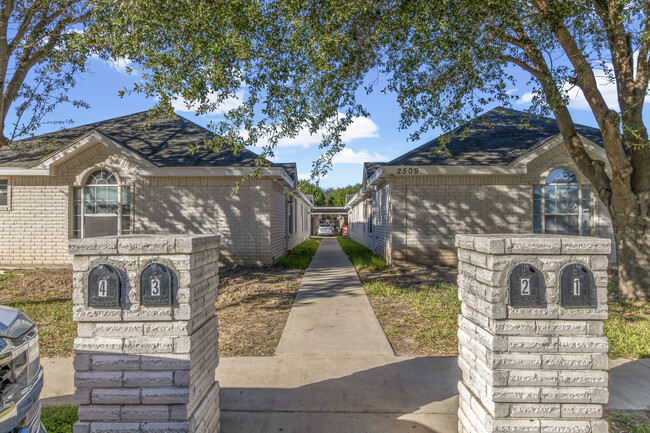 Building Photo - 4plex Edinburg