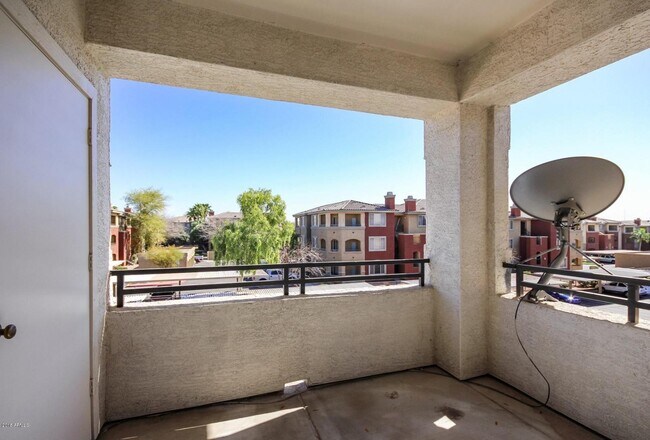 Building Photo - 5345 E Van Buren St