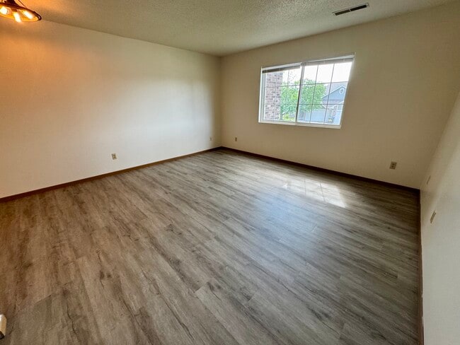 Building Photo - 156 Westside Dr