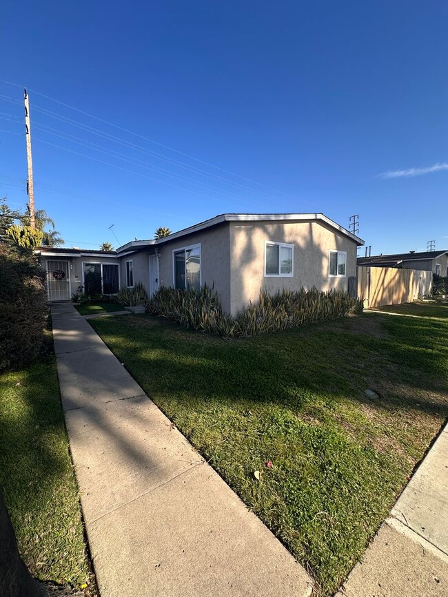 Building Photo - CLAIREMONT MESA BLVD Duplex