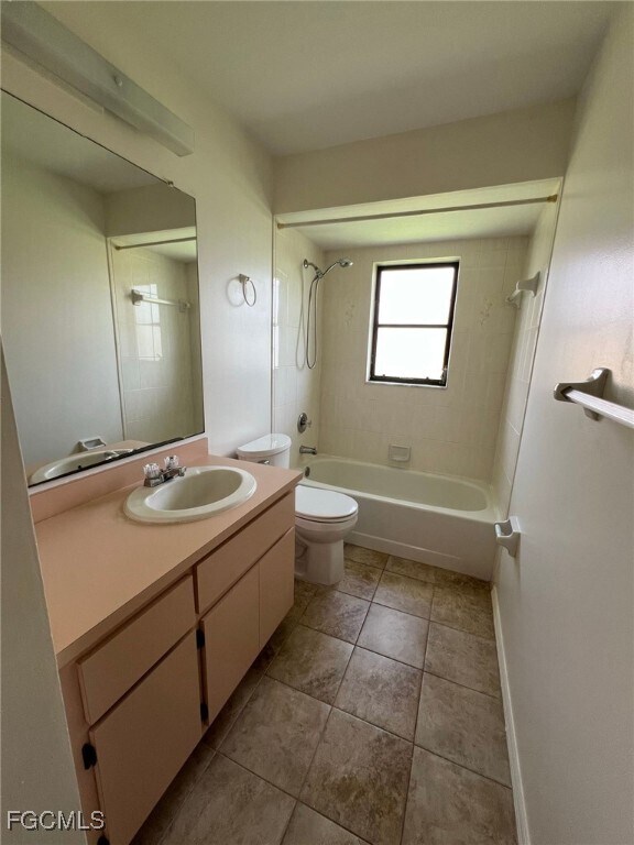 Building Photo - 704 NE 1st Ave