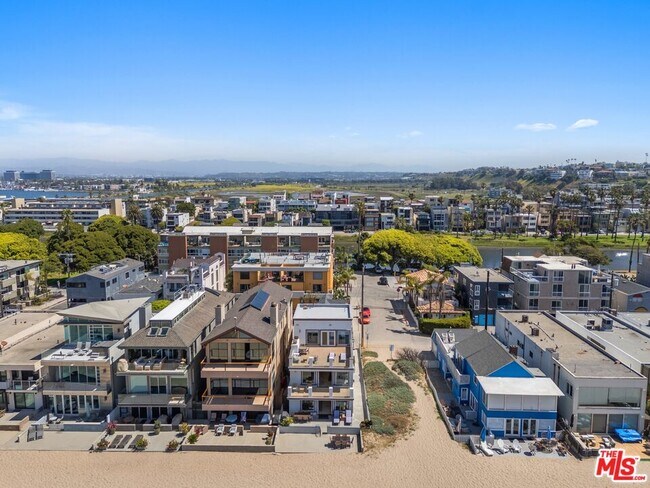 Building Photo - 6419 Ocean Front Walk