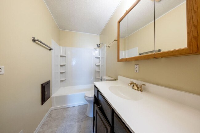 Building Photo - Recently-renovated home perfect for family