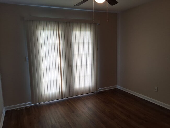 Building Photo - Cozy 2 Bed 1.5 Bath Duplex