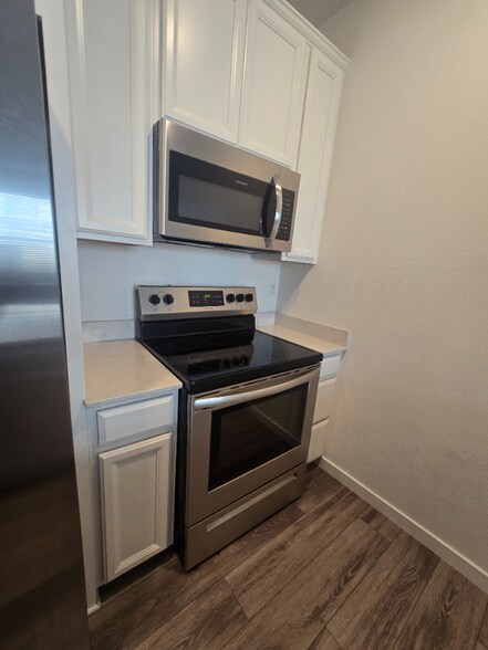 Building Photo - 5387 Euclid Dr