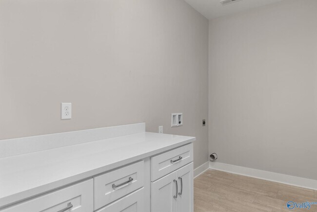 Building Photo - 219 Bush Rd SE