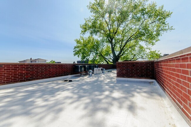Building Photo - 2812 N Mildred Ave