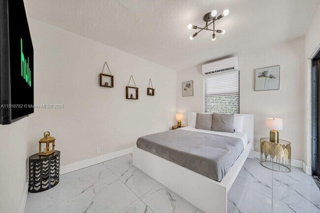 Building Photo - 305 NW 124th St