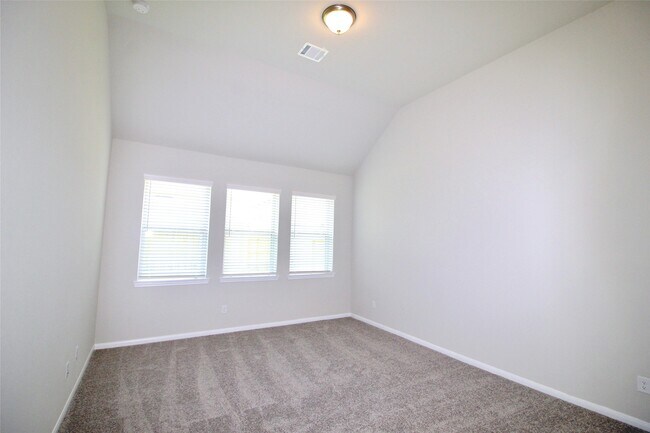 Building Photo - 3422 Dry Creek Dr