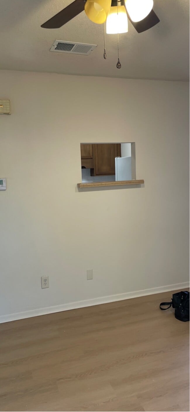 Building Photo - 401 Shadow Oaks Dr