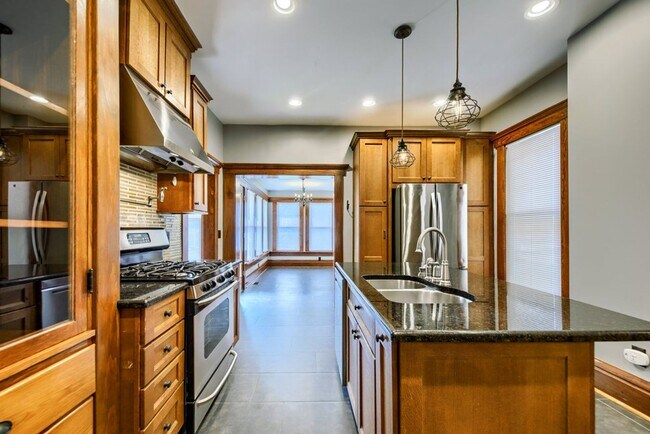 Building Photo - Short North / Victorian Village Stunning Single Family House!